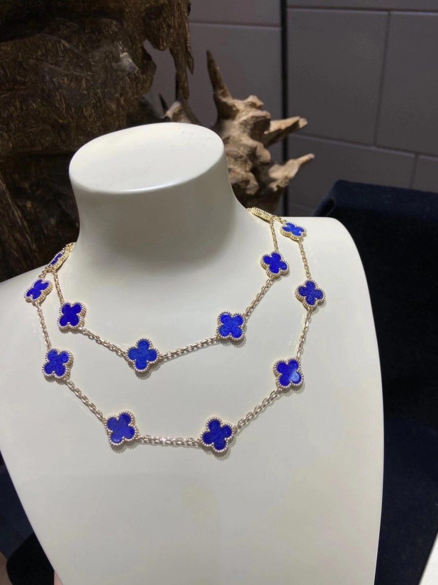 Van Cleef & Arpels Vintage Alhambra long necklace, 20 motifs, yellow gold, Lapis Lazuli