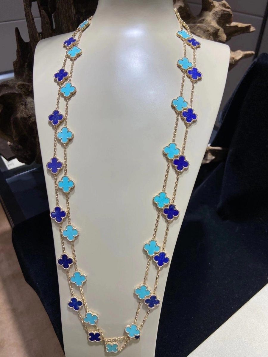 Van Cleef & Arpels Vintage Alhambra long necklace, 20 motifs, yellow gold, Lapis Lazuli
