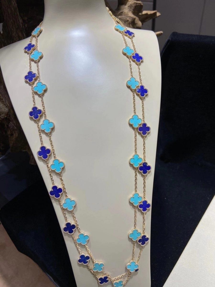 Van Cleef & Arpels Vintage Alhambra long necklace, 20 motifs, yellow gold, Lapis Lazuli