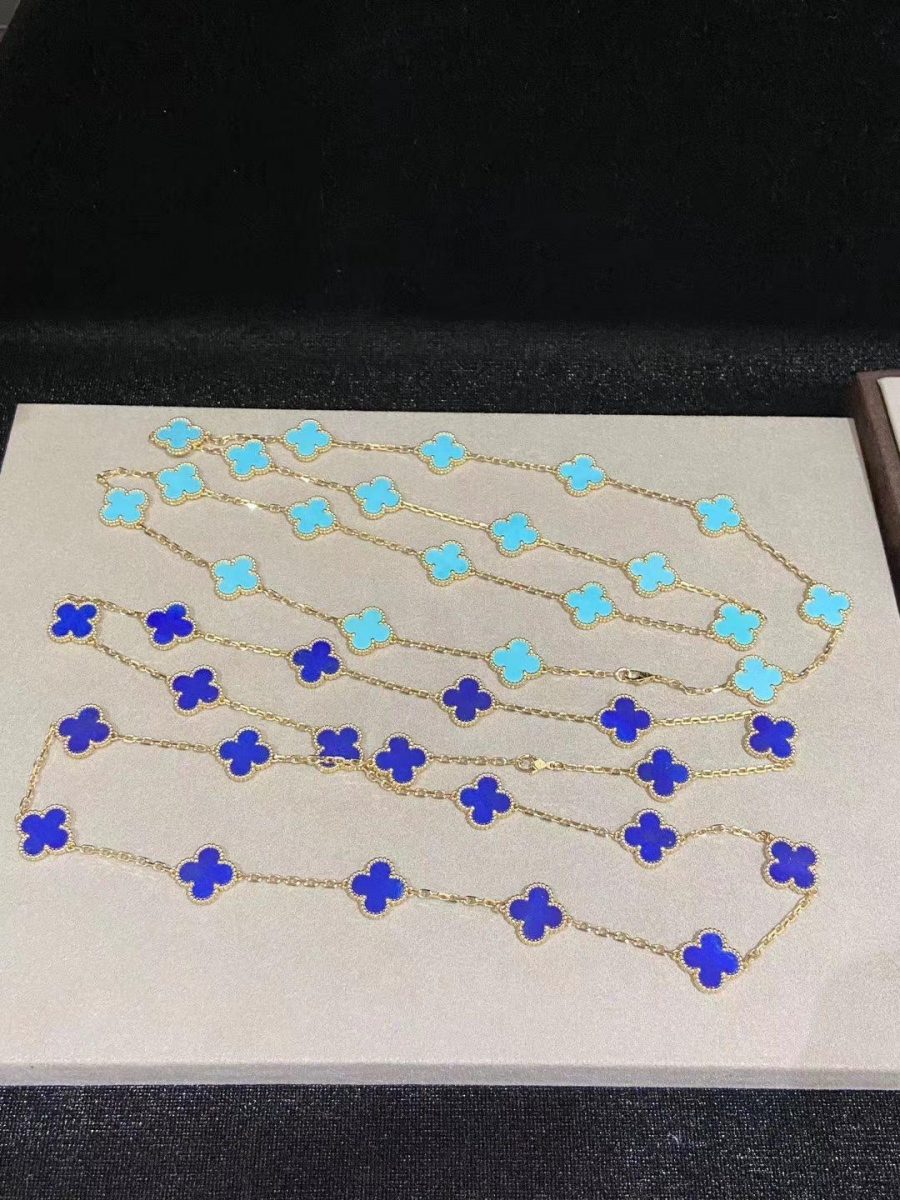 Van Cleef & Arpels Vintage Alhambra long necklace, 20 motifs, yellow gold, Lapis Lazuli