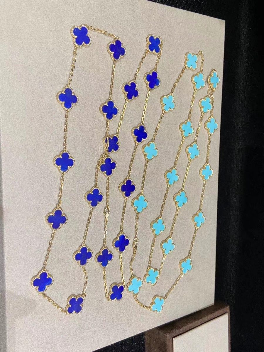 Van Cleef & Arpels Vintage Alhambra long necklace, 20 motifs, yellow gold, Lapis Lazuli