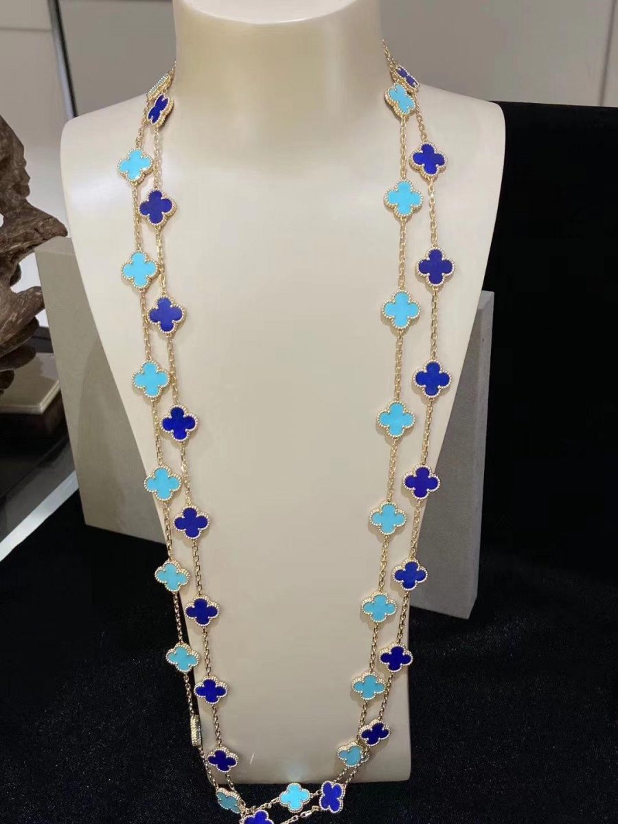 Van Cleef & Arpels Vintage Alhambra long necklace, 20 motifs, yellow gold, Lapis Lazuli