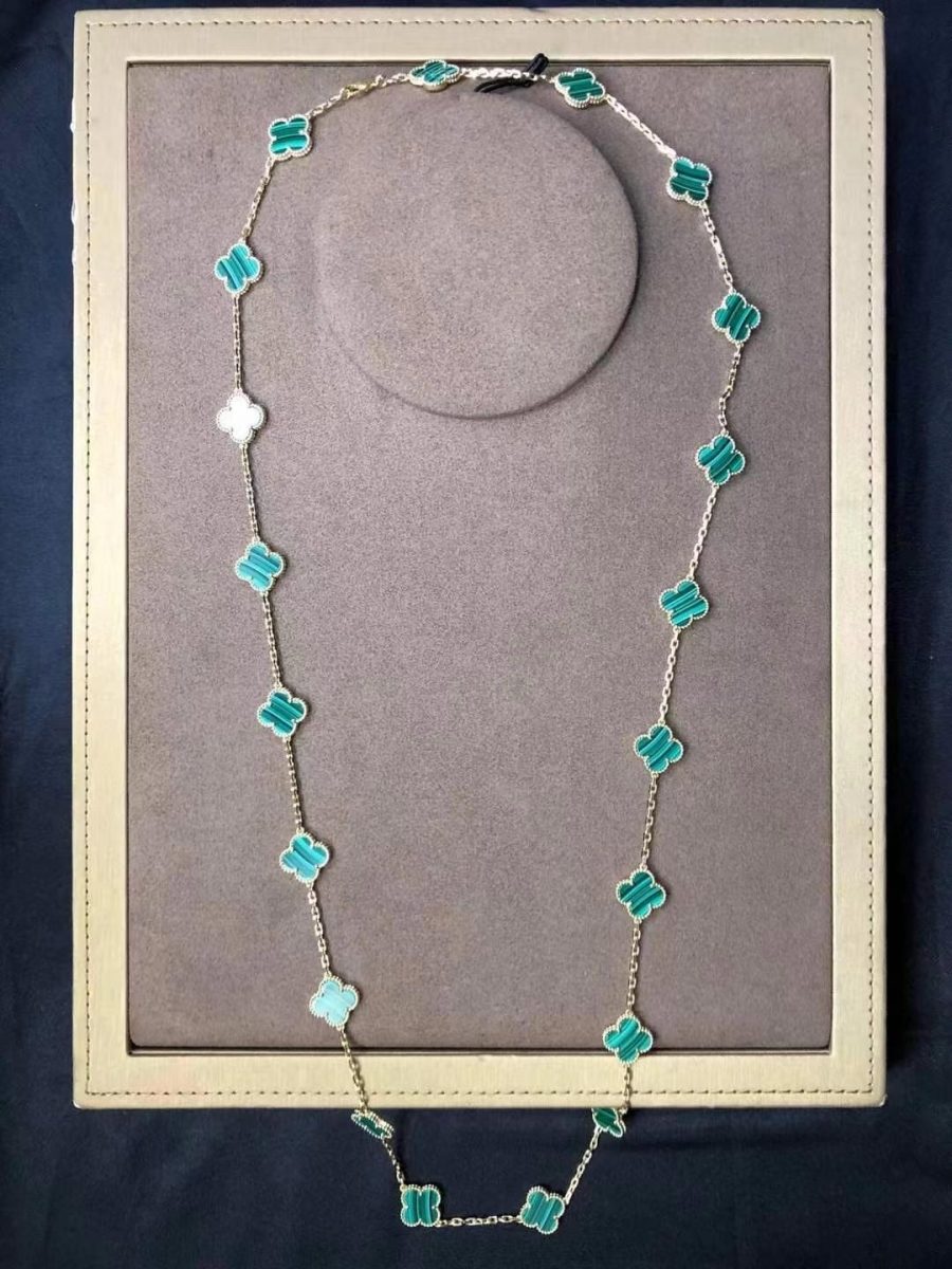 Van Cleef & Arpels Vintage Alhambra long necklace, 20 motifs Yellow gold, Malachite VCARL88100
