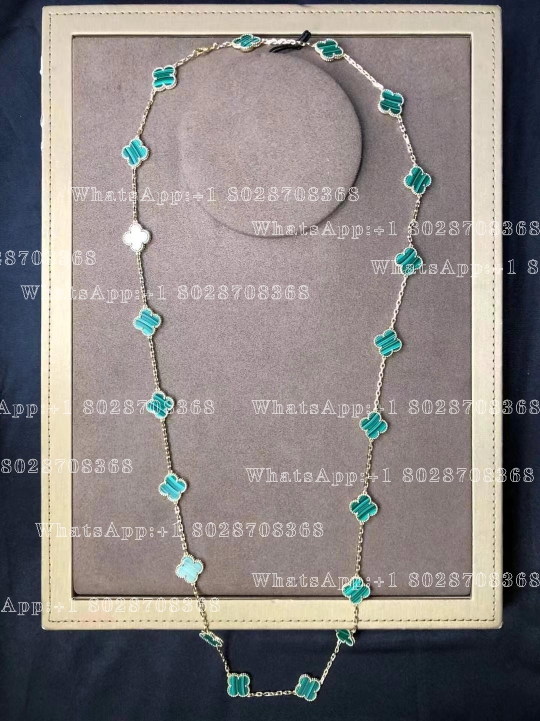 Van Cleef & Arpels Vintage Alhambra long necklace, 20 motifs Yellow gold, Malachite VCARL88100