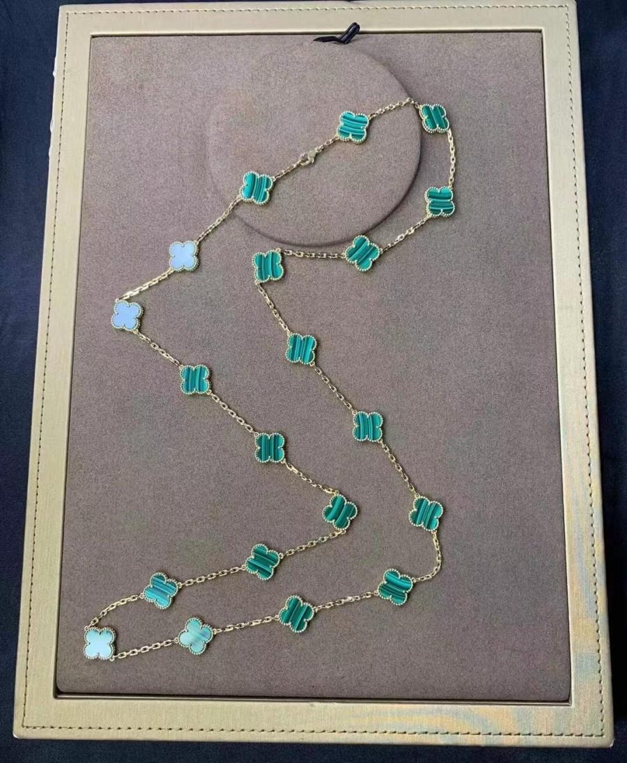 Van Cleef & Arpels Vintage Alhambra long necklace, 20 motifs Yellow gold, Malachite VCARL88100