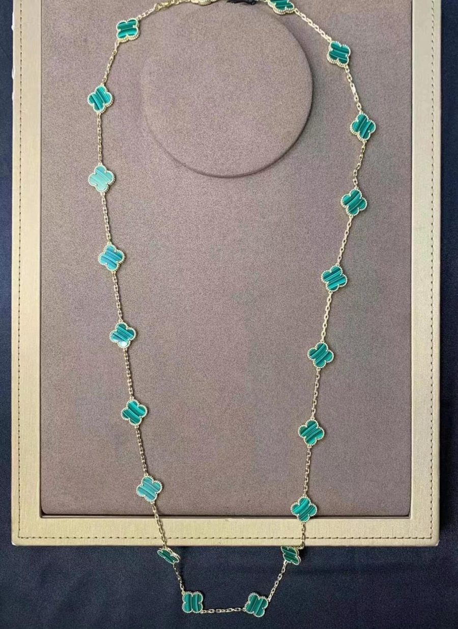 Van Cleef & Arpels Vintage Alhambra long necklace, 20 motifs Yellow gold, Malachite VCARL88100