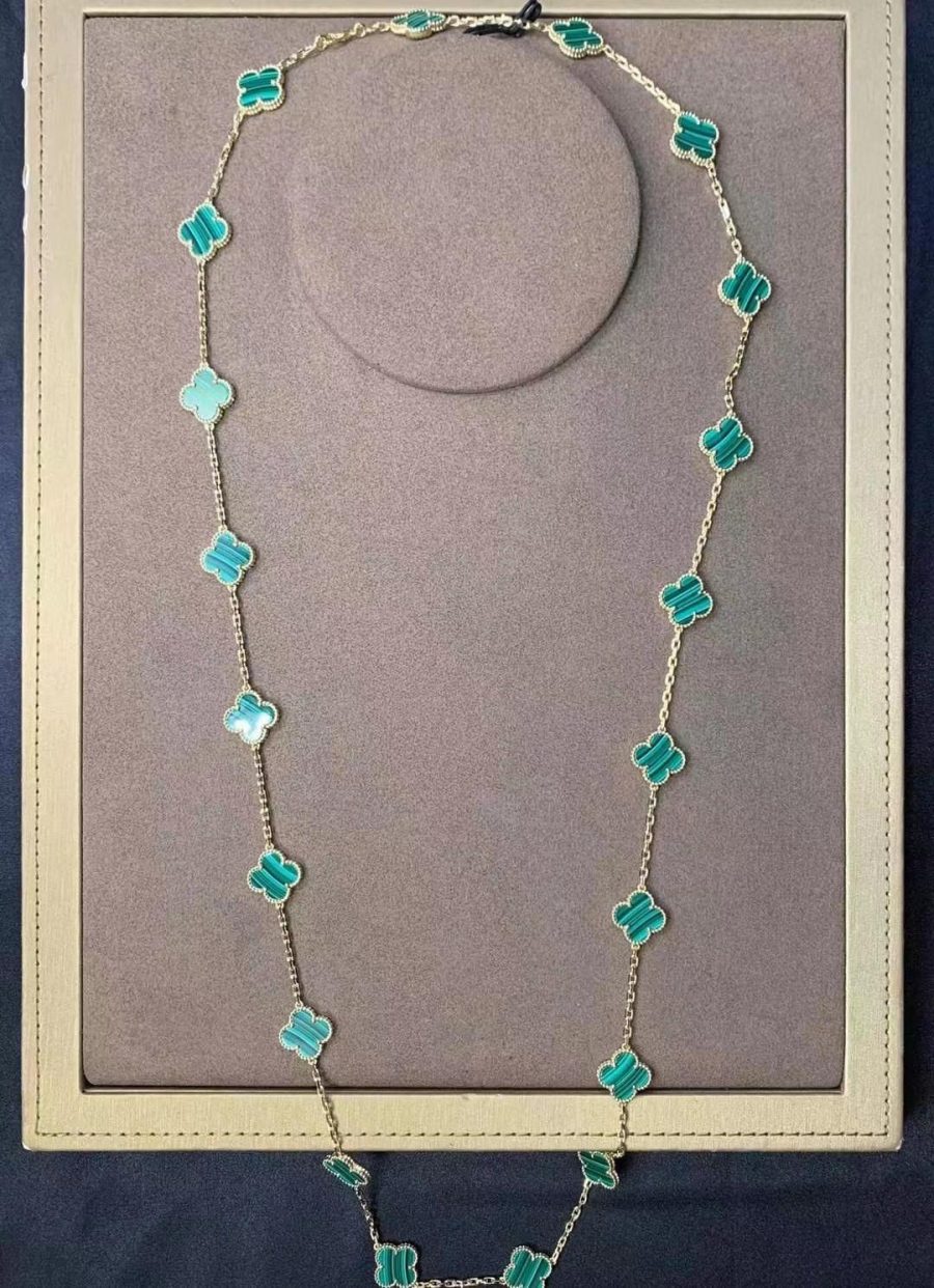 Van Cleef & Arpels Vintage Alhambra long necklace, 20 motifs Yellow gold, Malachite VCARL88100