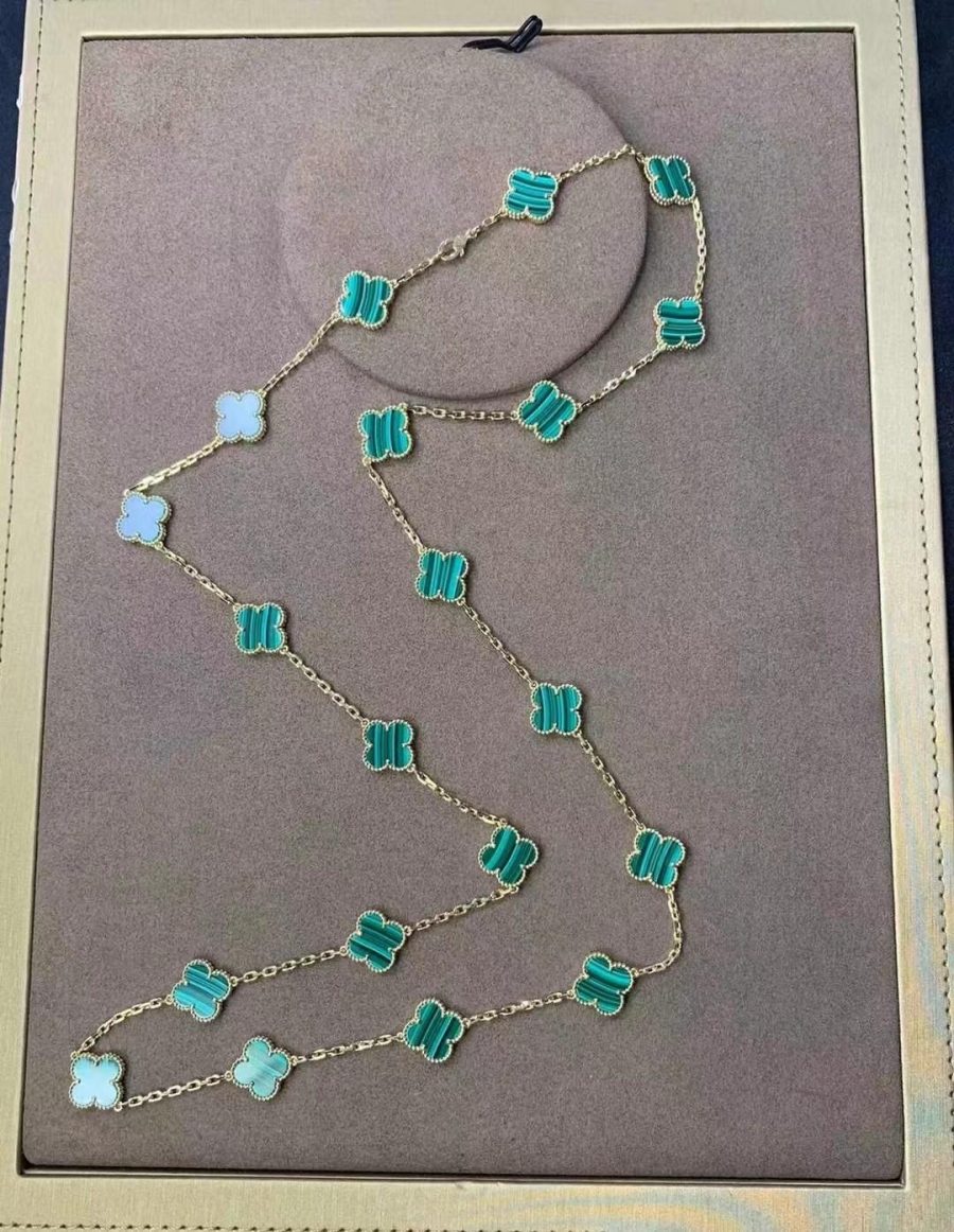 Van Cleef & Arpels Vintage Alhambra long necklace, 20 motifs Yellow gold, Malachite VCARL88100