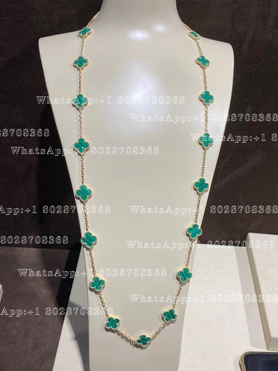 Van Cleef & Arpels Vintage Alhambra long necklace, 20 motifs Yellow gold, Malachite VCARL88100