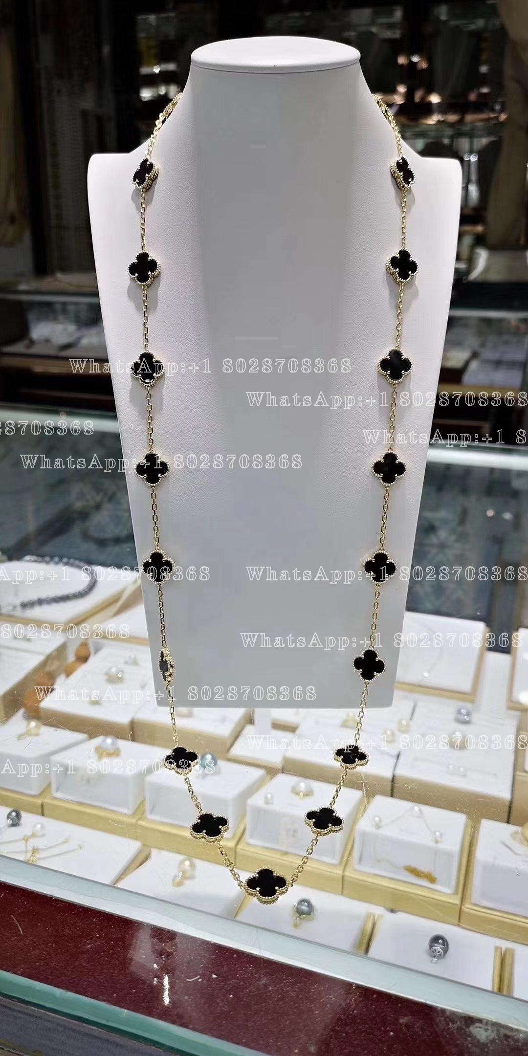 Van Cleef & Arpels Vintage Alhambra long necklace, 20 motifs Yellow gold, Onyx VCARA43100