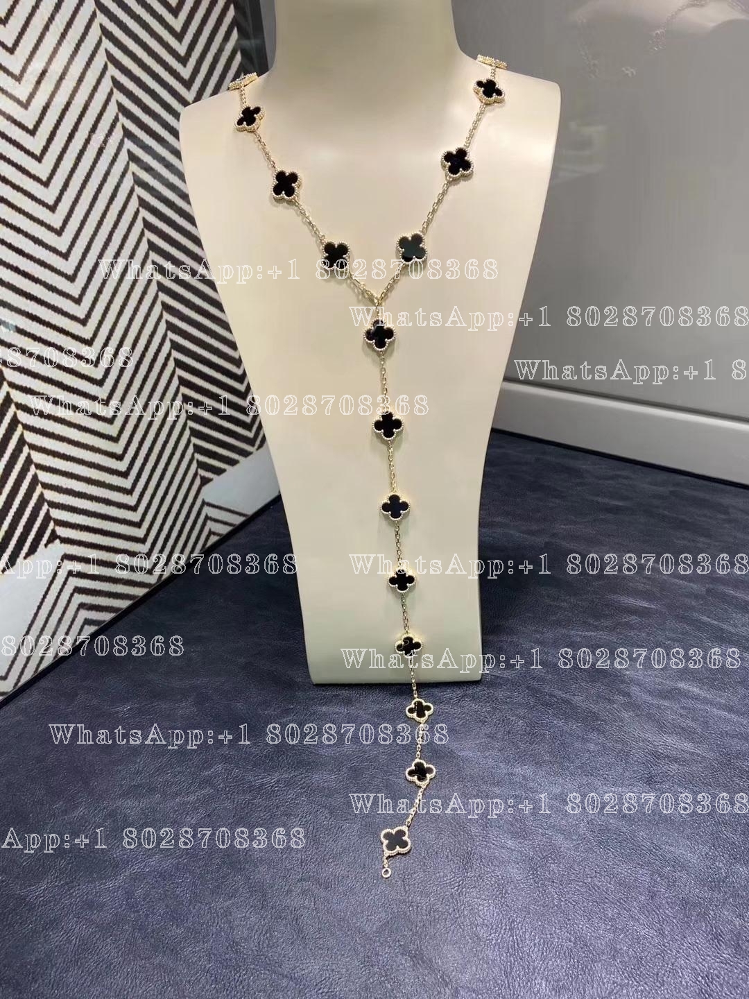 Van Cleef & Arpels Vintage Alhambra long necklace, 20 motifs Yellow gold, Onyx VCARA43100