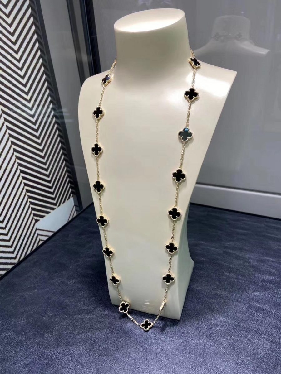 Van Cleef & Arpels Vintage Alhambra long necklace, 20 motifs Yellow gold, Onyx VCARA43100