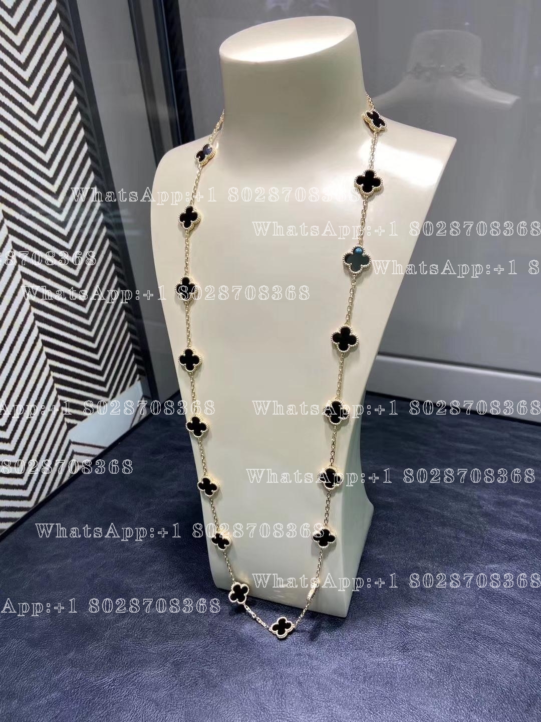 Van Cleef & Arpels Vintage Alhambra long necklace, 20 motifs Yellow gold, Onyx VCARA43100