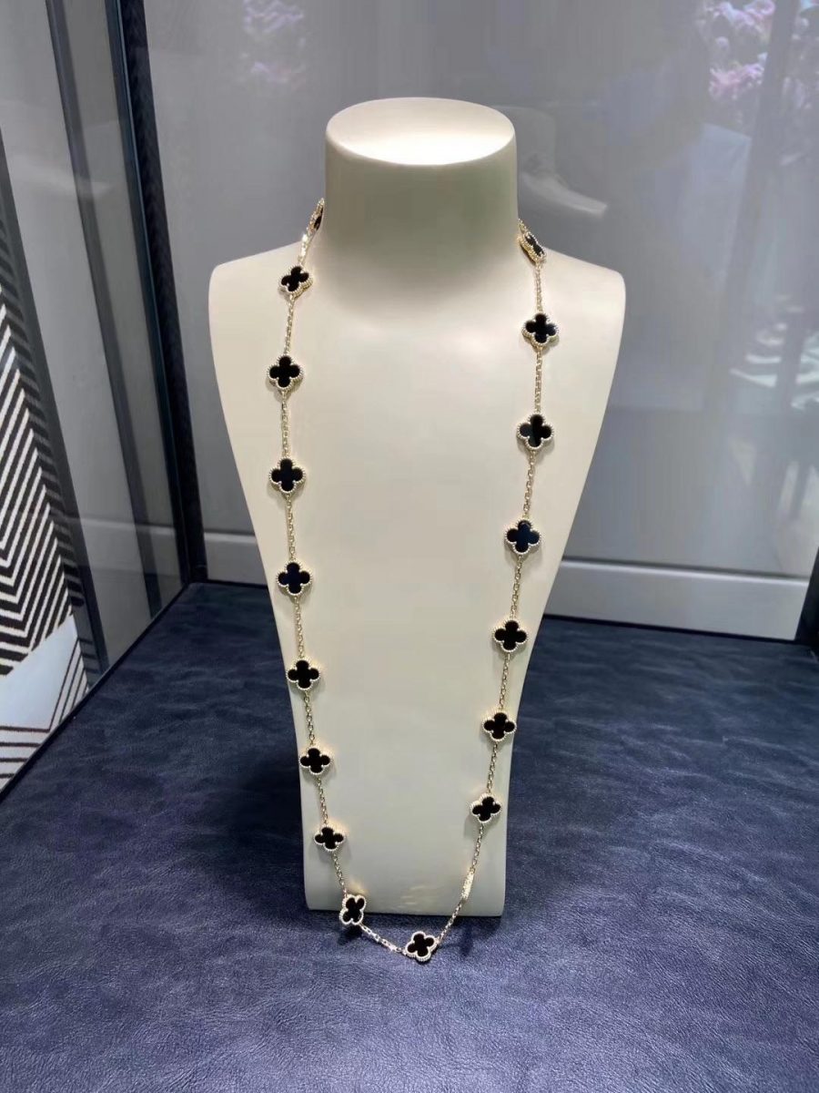 Van Cleef & Arpels Vintage Alhambra long necklace, 20 motifs Yellow gold, Onyx VCARA43100