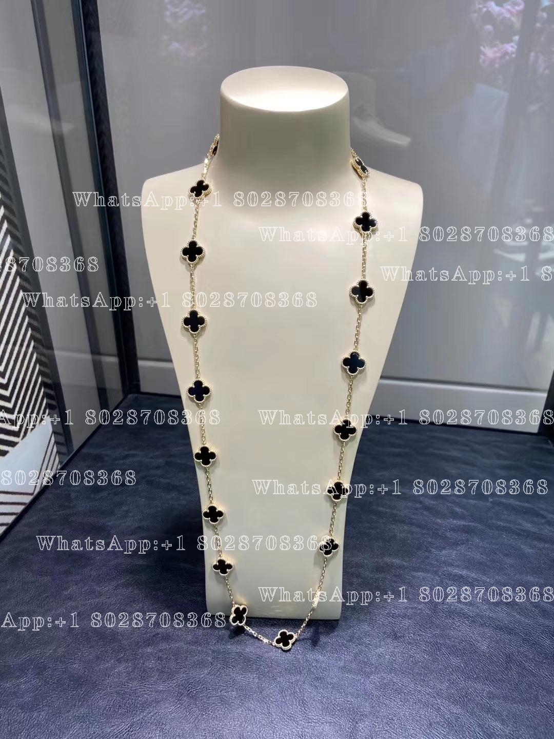 Van Cleef & Arpels Vintage Alhambra long necklace, 20 motifs Yellow gold, Onyx VCARA43100