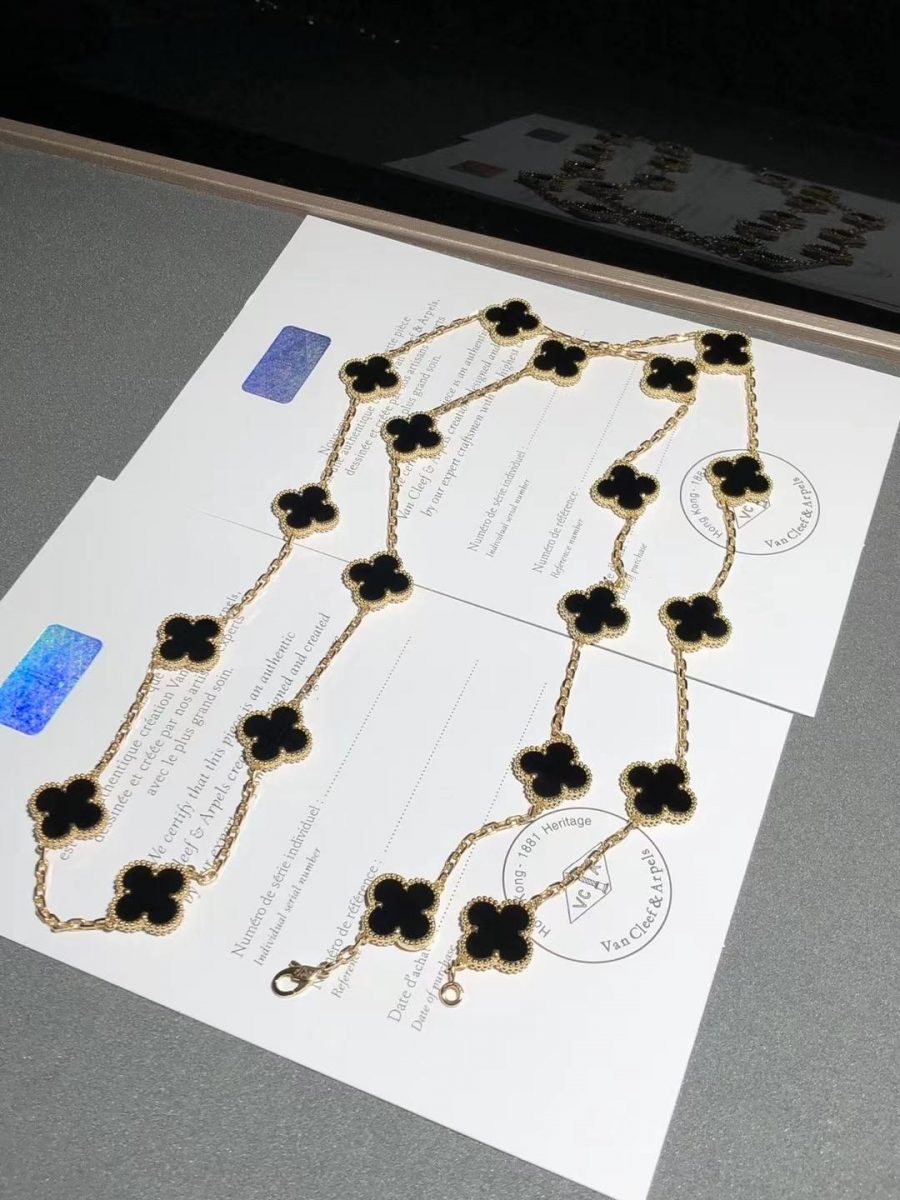 Van Cleef & Arpels Vintage Alhambra long necklace, 20 motifs Yellow gold, Onyx VCARA43100
