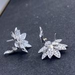 Van Cleef & Arpels Lotus earrings, medium model White gold, Diamond VCARO96C00