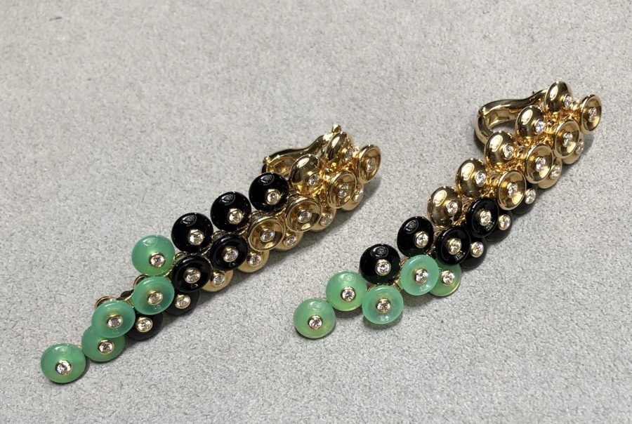 Van Cleef & Arpels Bouton d'or earrings Yellow gold, Chrysoprase, Diamond, Onyx VCARO77200