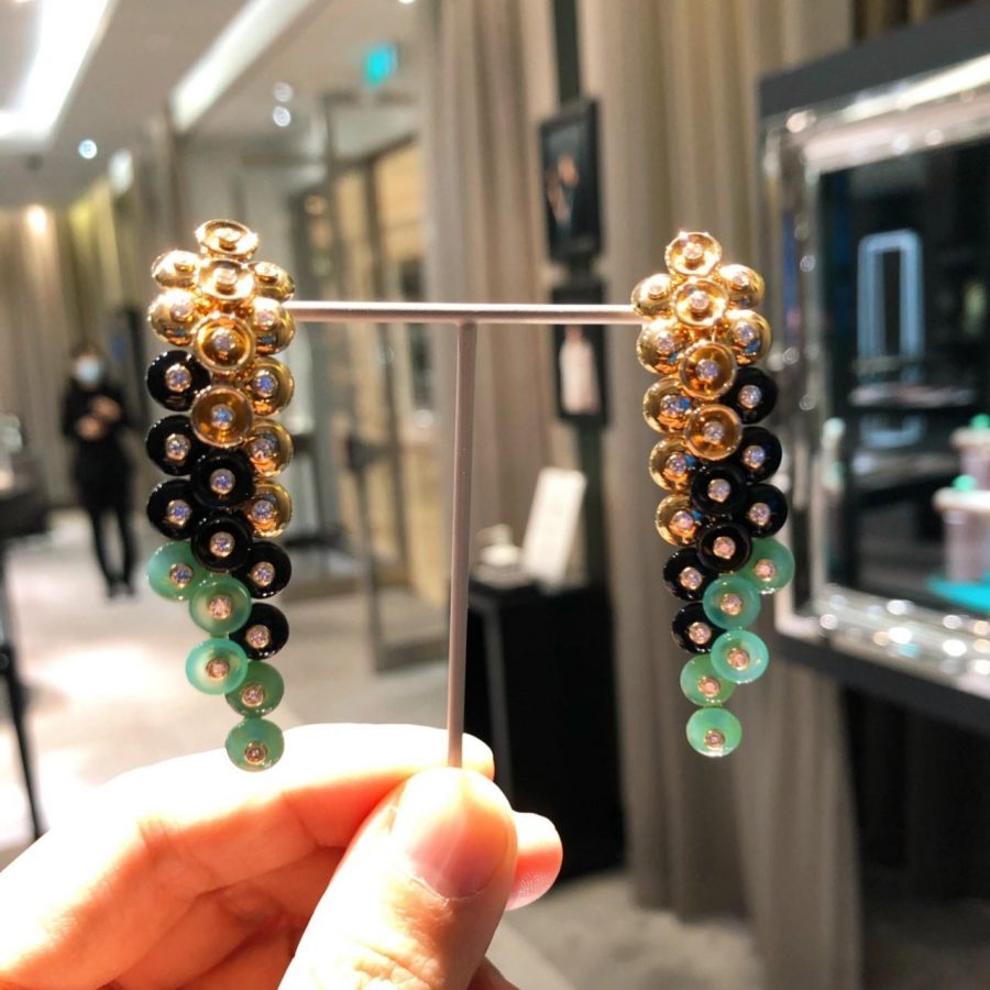 Van Cleef & Arpels Bouton d'or earrings Yellow gold, Chrysoprase, Diamond, Onyx VCARO77200