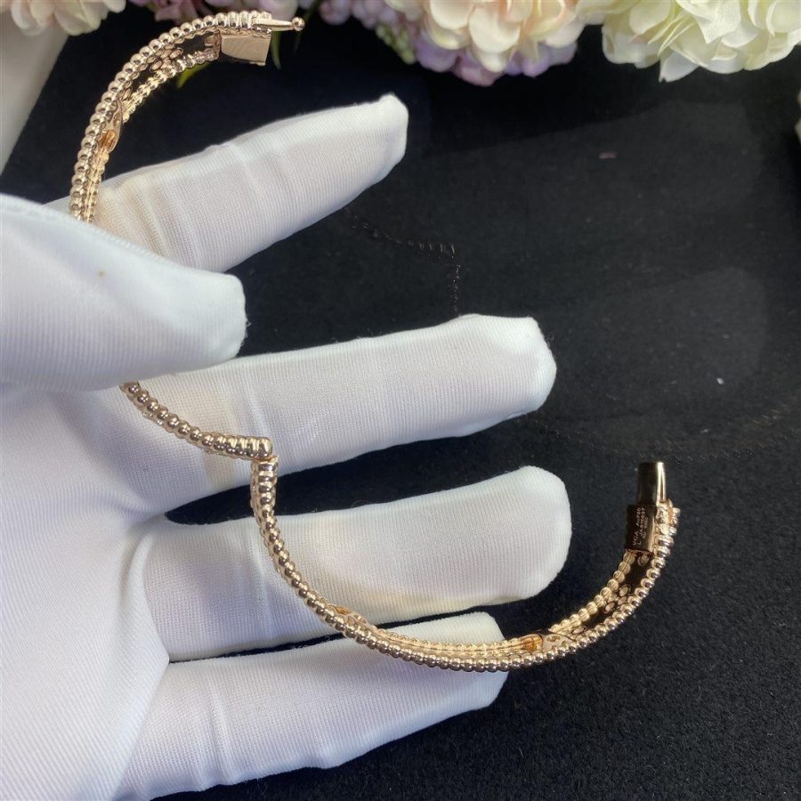 Van Cleef & Arpels Perlée clovers bracelet, Rose gold, Diamond VCARO25N00