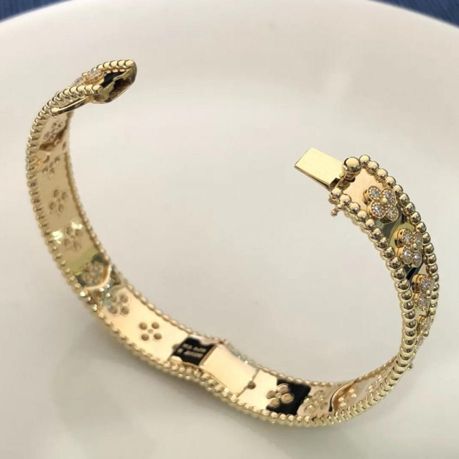 Van Cleef & Arpels Perlée clovers bracelet, Yellow gold, Diamond VCARO56300