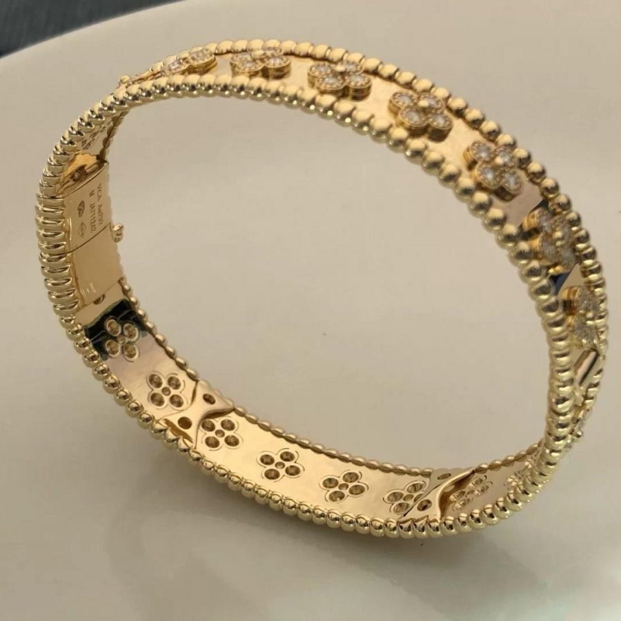 Van Cleef & Arpels Perlée clovers bracelet, Yellow gold, Diamond VCARO56300