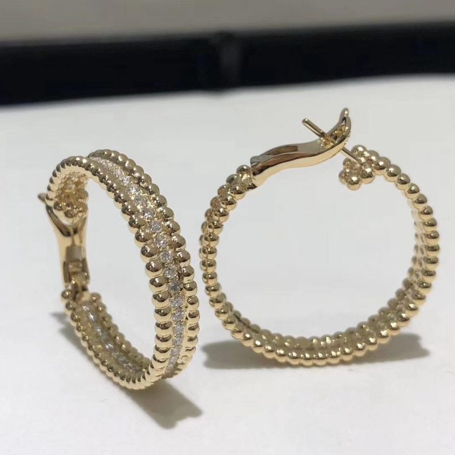 van-cleef-arpels-perlee-diamond-hoop-earrings-1-rows-yellow-gold-vcaro3yf00