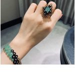van-cleef-arpels-bouton-dor-bracelet-yellow-gold-chrysoprase-diamond-onyx-vcaro6w300