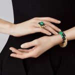 Van Cleef & Arpels Bouton d'or bracelet Yellow gold, Chrysoprase, Diamond, Onyx VCARO6W300 - Image 6