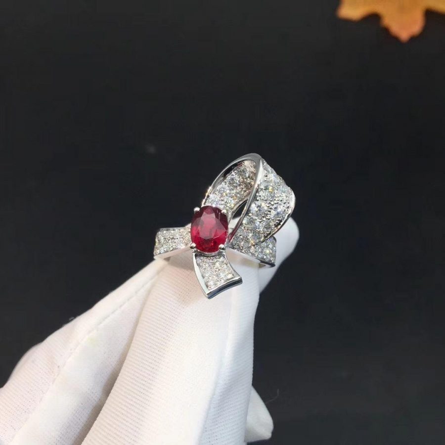 Van Cleef & Arpels Unique Solitaires Boucle solitaire, 3.02 ct Platinum VCARP0DJ00