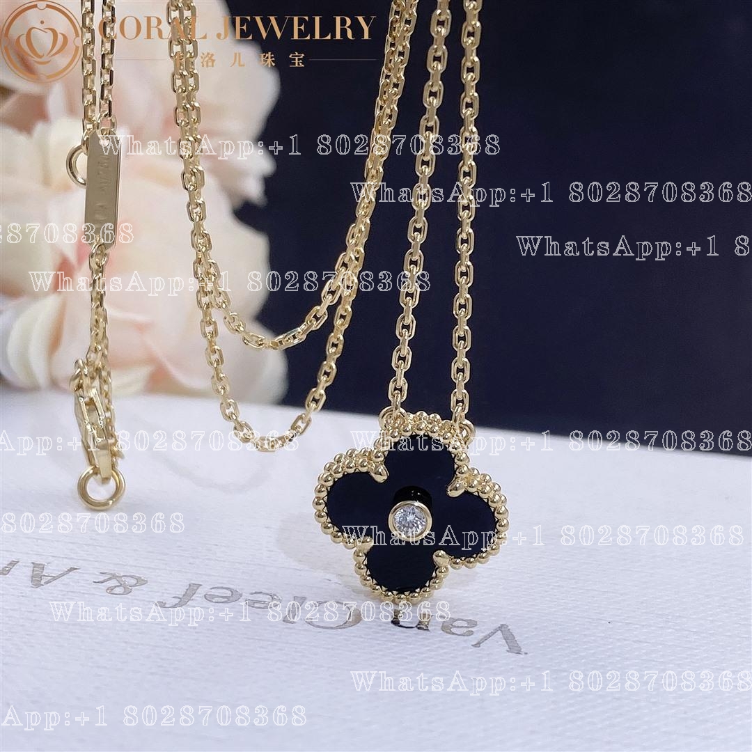 Van Cleef & Arpels Vintage Alhambra 2005 Holiday Necklace Yellow Gold Onyx