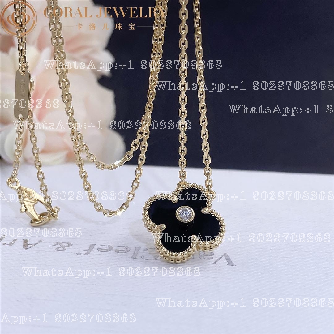 Van Cleef & Arpels Vintage Alhambra 2005 Holiday Necklace Yellow Gold Onyx