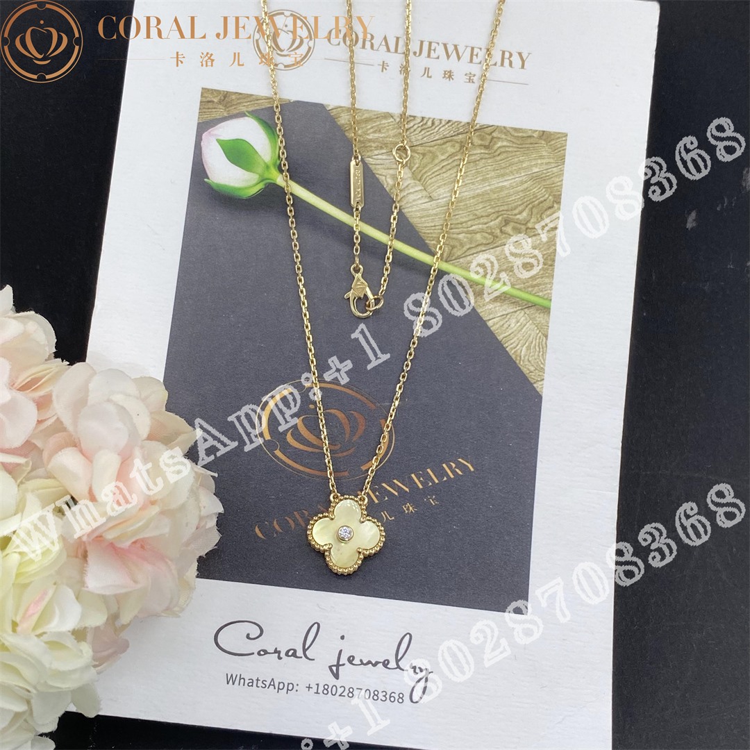 Van Cleef & Arpels Vintage Alhambra 2018 Holiday Necklace Yellow Gold Mother-of-pearl - Image 6