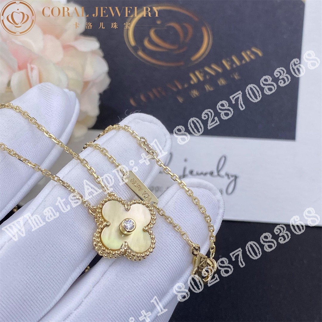 Van Cleef & Arpels Vintage Alhambra 2018 Holiday Necklace Yellow Gold Mother-of-pearl - Image 3