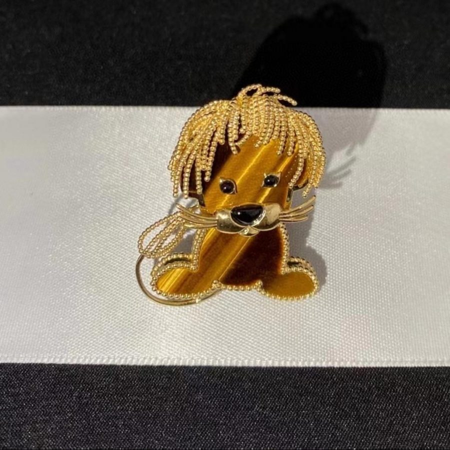 Van Cleef & Arpels Lucky Animals Lion clip Yellow gold, Onyx, Tiger Eye VCARP2AQ00