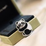 Van Cleef & Arpels Lucky Animals Panda clip White gold, Mother-of-pearl, Onyx VCARP5LI00