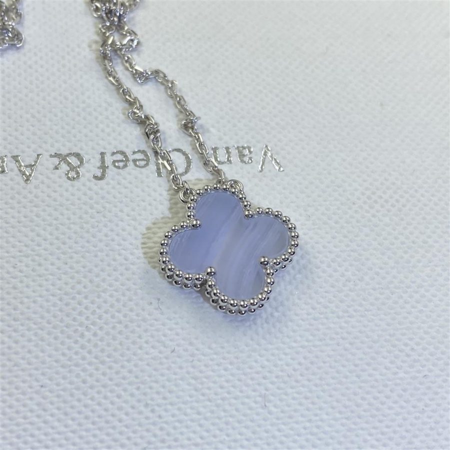 Van Cleef & Arpels Vintage Alhambra pendant White gold, Chalcedony VCARD34900