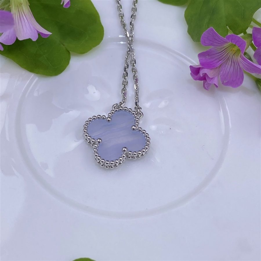 Van Cleef & Arpels Vintage Alhambra pendant White gold, Chalcedony VCARD34900