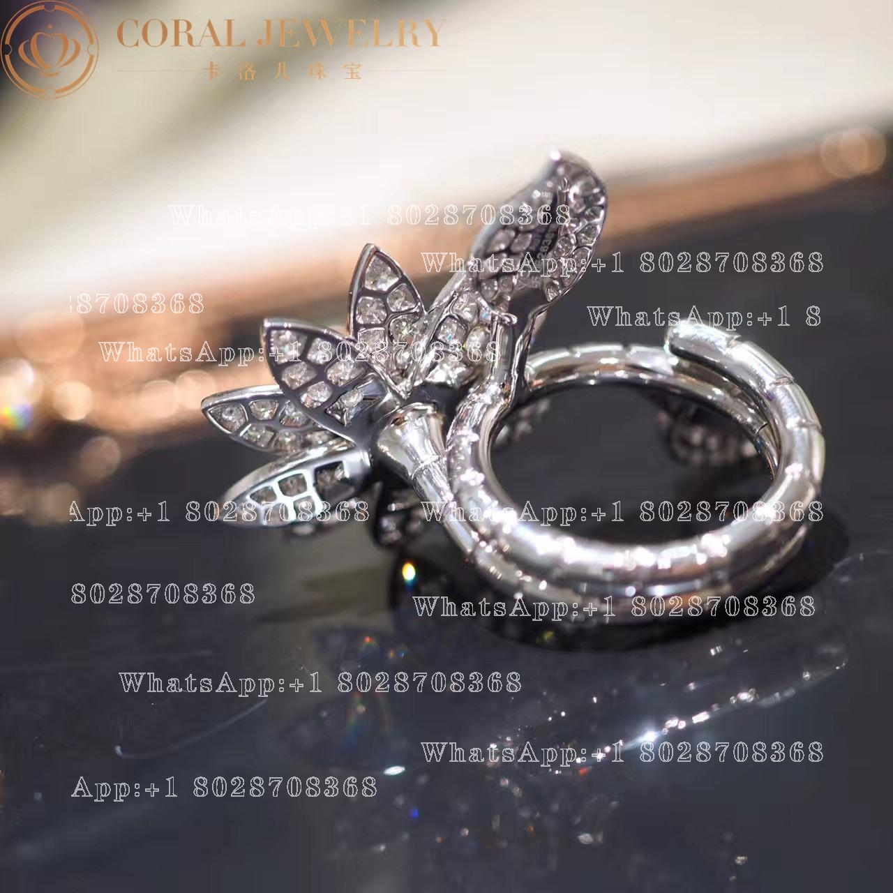 Van Cleef & Arpels Lotus Between the Finger Ring™ White gold, Diamond Vintage Style