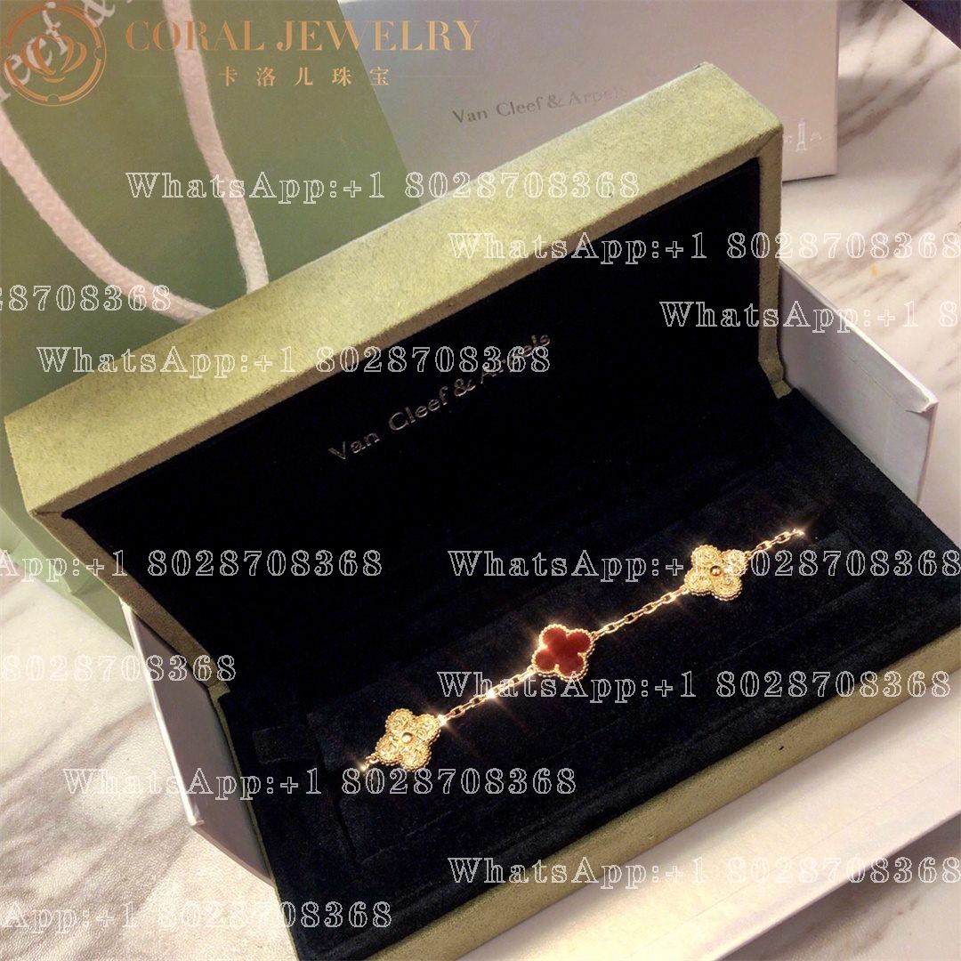 Van Cleef & Arpels Vintage Alhambra Limited Edition bracelet, 5 motifs Yellow gold,Carnelian VCARP0QS00