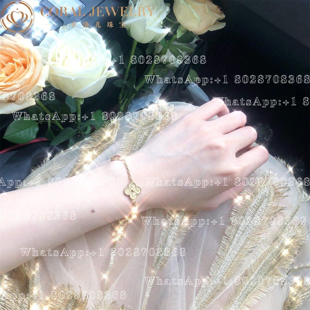 Van Cleef & Arpels Vintage Alhambra Limited Edition bracelet, 5 motifs Yellow gold,Carnelian VCARP0QS00