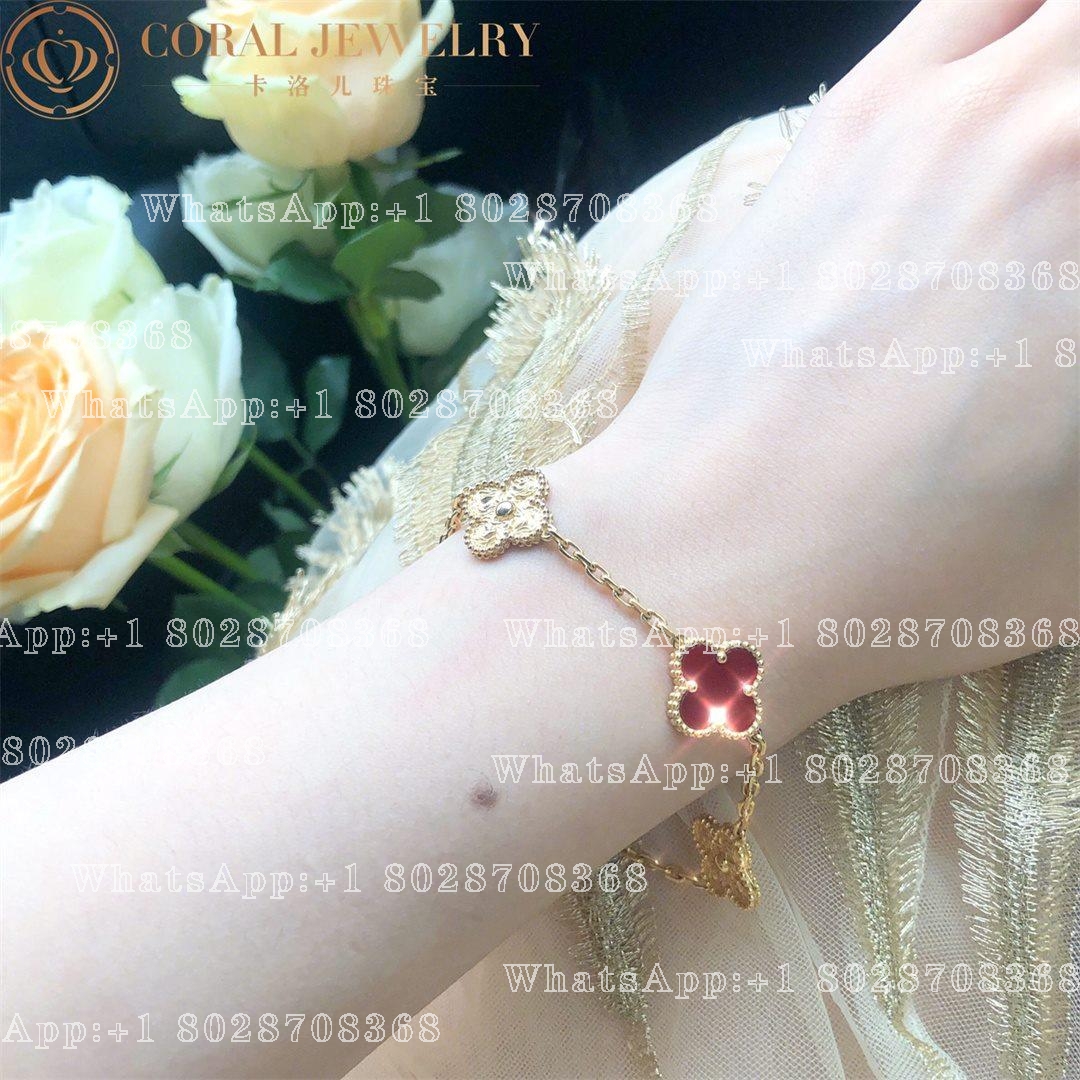 Van Cleef & Arpels Vintage Alhambra Limited Edition bracelet, 5 motifs Yellow gold,Carnelian VCARP0QS00