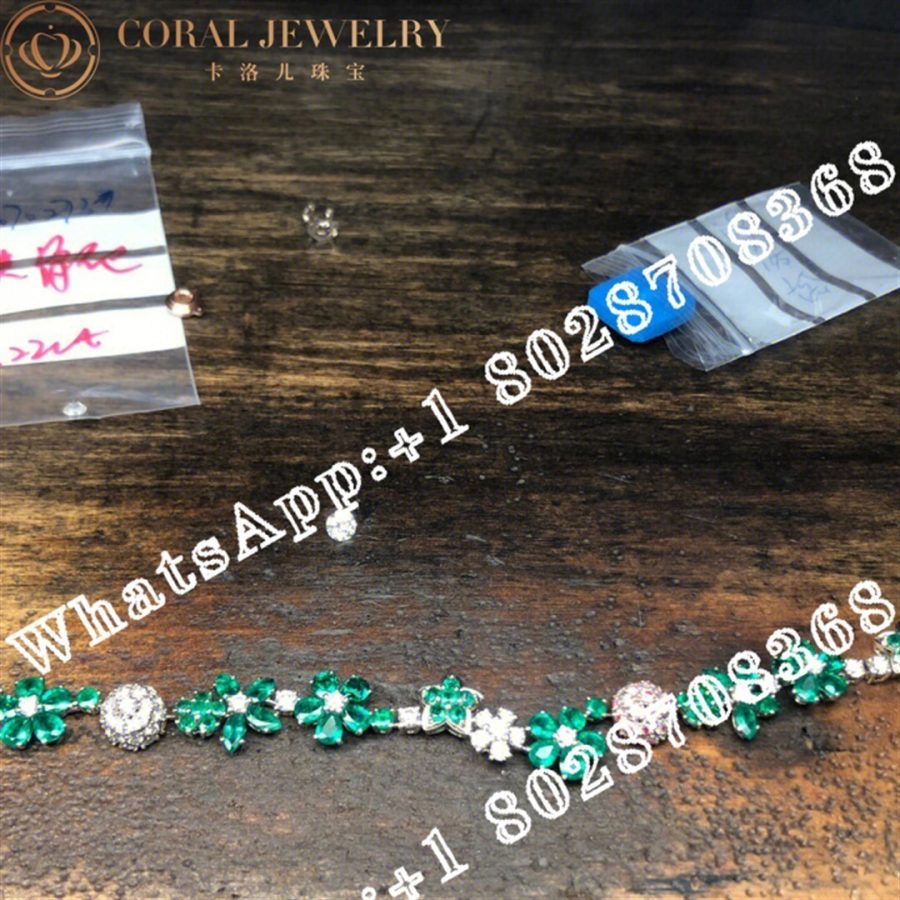 Van Cleef & Arpels Folie des Prés bracelet White gold, Diamond, Emeralds - Image 4