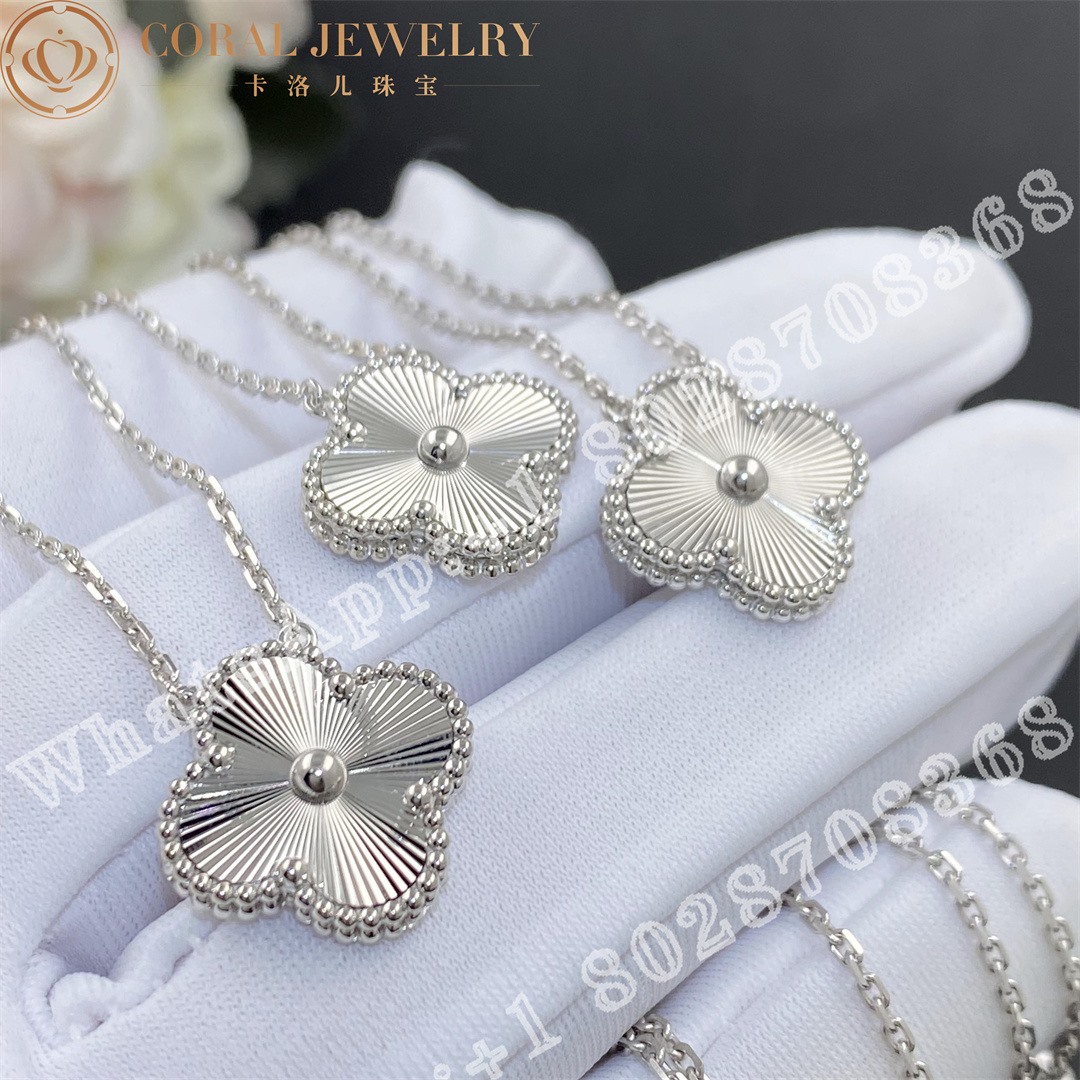 Van Cleef & Arpels Vintage Alhambra pendant 18K white gold VCARP9XG00 - Image 3