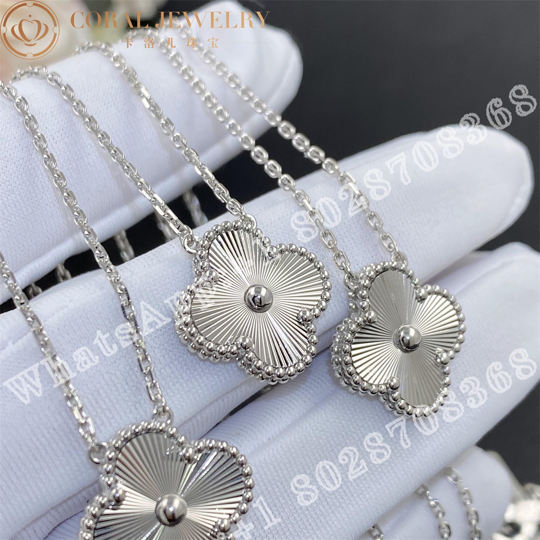 Van Cleef & Arpels Vintage Alhambra pendant 18K white gold VCARP9XG00 - Image 4