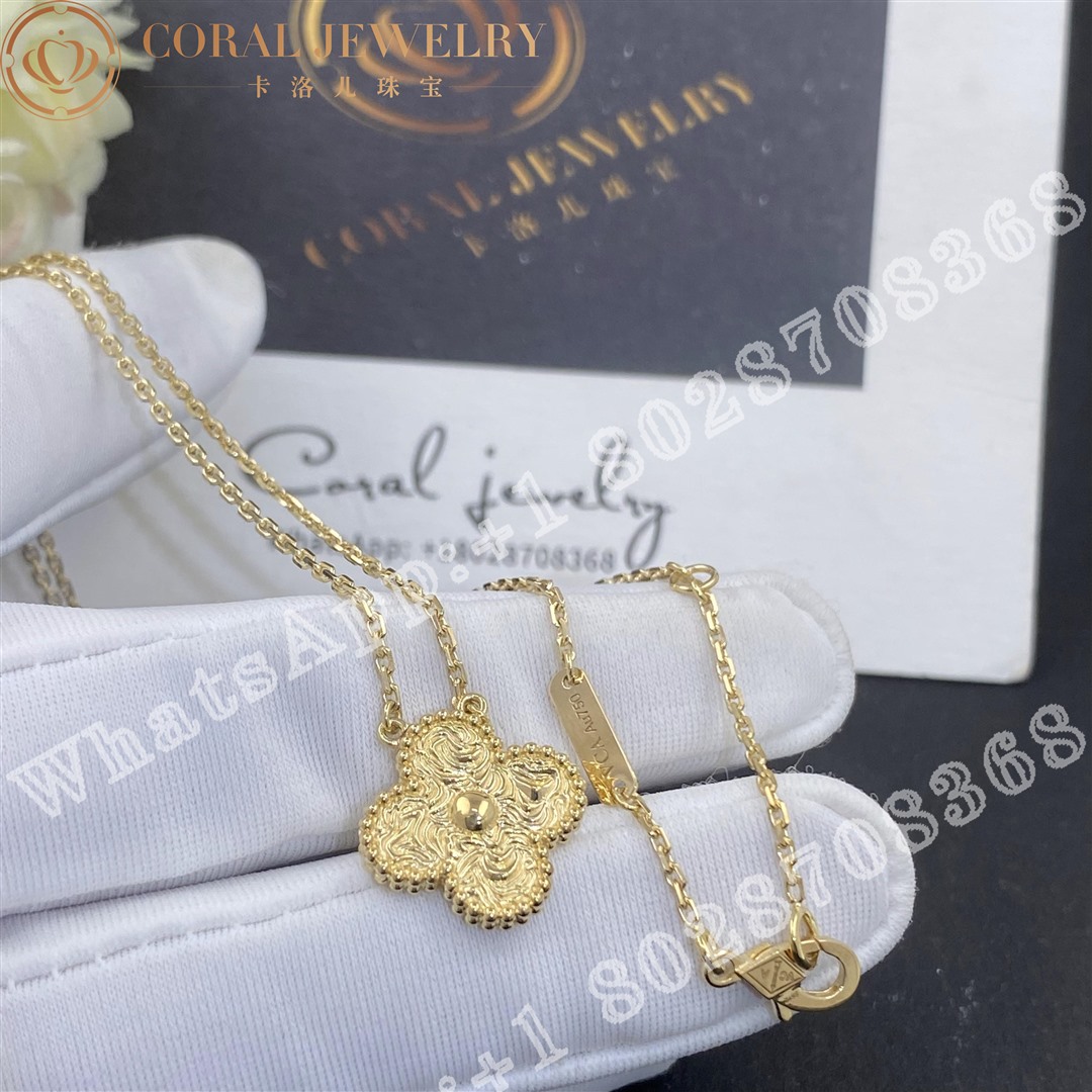 Van Cleef & Arpels Vintage Alhambra Pendant 18k Yellow Gold VCARO1IF00 - Image 5