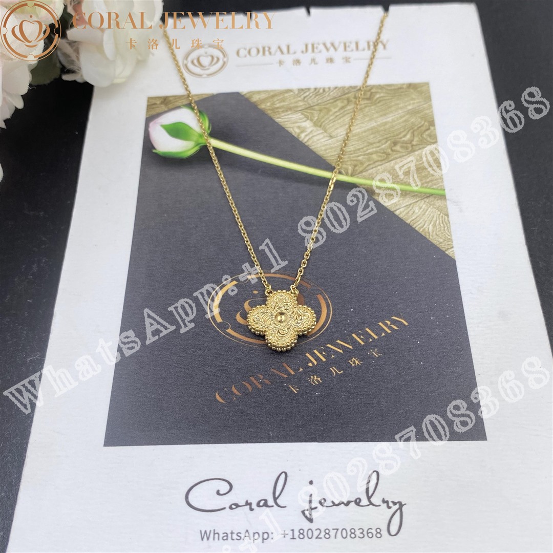 Van Cleef & Arpels Vintage Alhambra Pendant 18k Yellow Gold VCARO1IF00 - Image 6